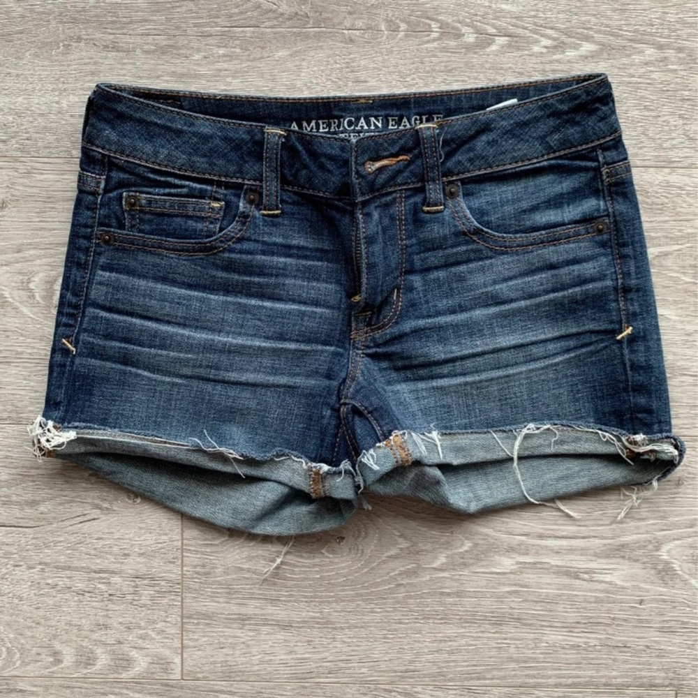 American Eagle street Jean shorts low rise size 4